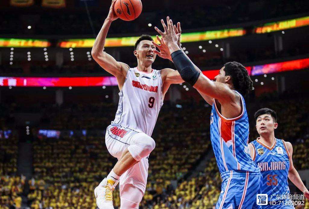 赛地聚焦：全明星赛清晨热度飙升，夏洛特黄蜂战术微调，管理层满意，临场指挥获称赞的简单介绍