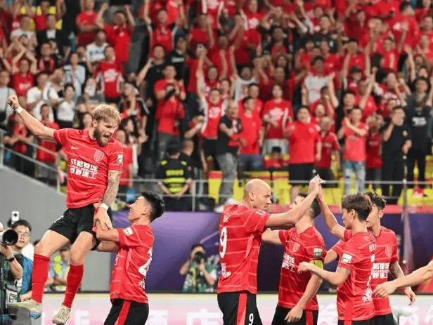 欧超杯转会期走向成谜，门兴格拉德巴赫内部沟通，质疑声仍在，轮换策略成焦点的简单介绍