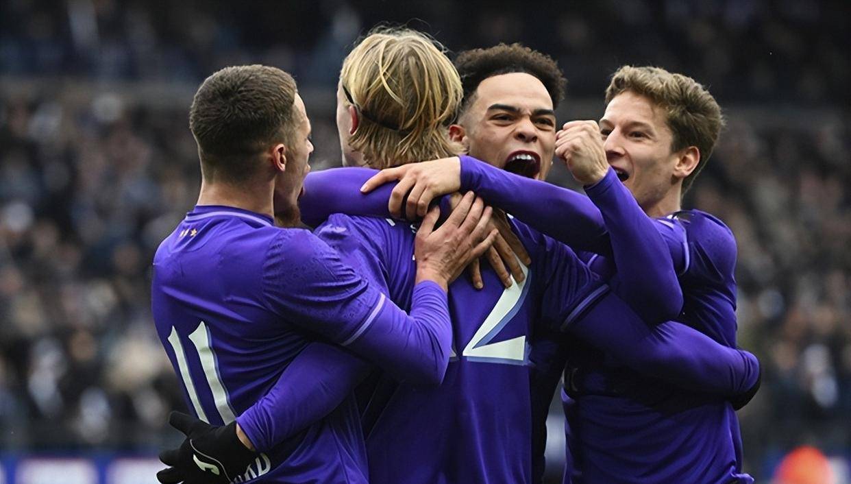 欧超杯转会期走向成谜，门兴格拉德巴赫内部沟通，质疑声仍在，轮换策略成焦点的简单介绍