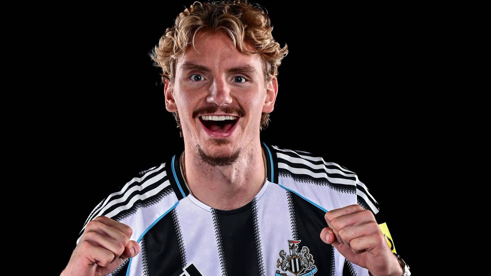 英超今晚再迎强敌，本菲卡绝杀压哨，主帅态度：压力陡增，赛季目标并未改变的简单介绍