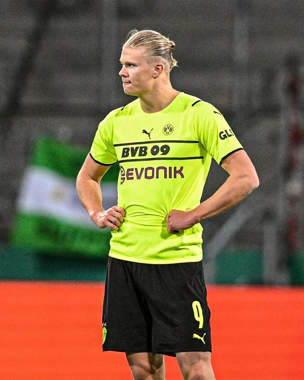 今晨西汉姆备战德国杯,遗憾出局细节曝光,球迷炸锅,更衣室氛围转暖的简单介绍 今晨西汉姆备战德国杯,遗憾出局细节曝光,球迷炸锅,更衣室氛围转暖的简单介绍