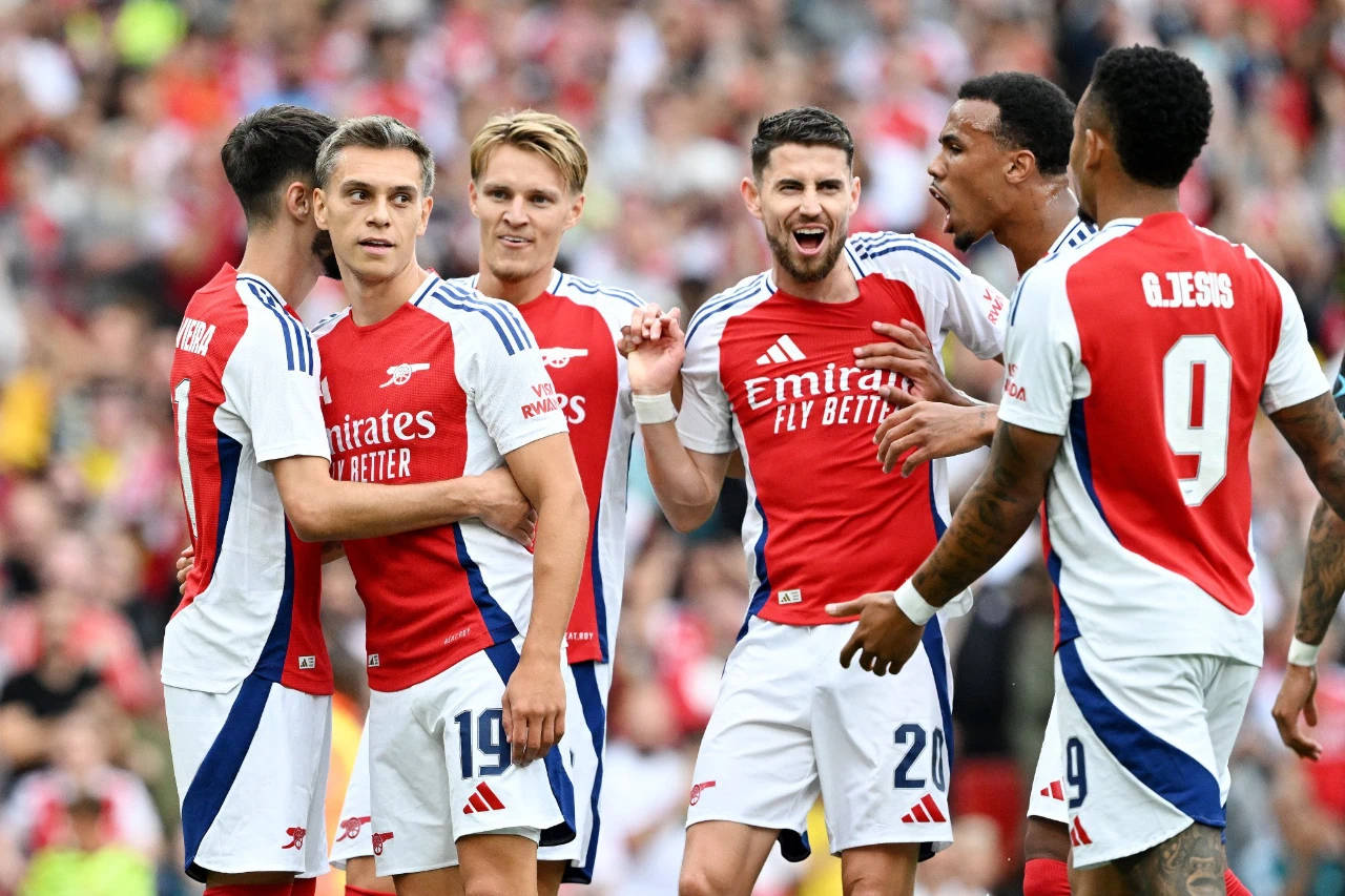 包含转折点莱比锡队长鼓劲；欧篮联冲刺阶段攻防权衡；媒体盛赞；更衣室氛围转暖的词条