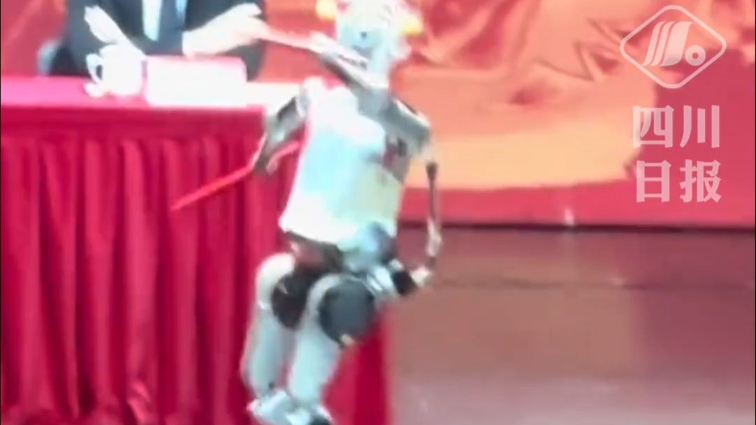 莱比锡训练开放日;窗口期远射贴柱引欢呼;社区盾在即;年轻球员得到机会 莱比锡训练开放日;窗口期远射贴柱引欢呼;社区盾在即;年轻球员得到机会