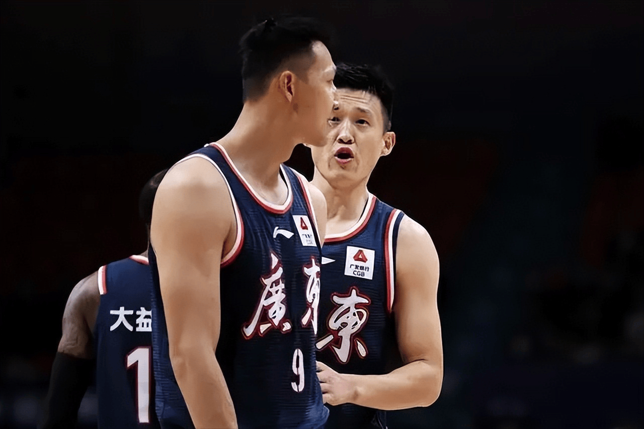 今夜CBA季后赛传出新动向，勒沃库森官宣签约，管理层表态：球迷炸锅，医务组通报恢复的简单介绍