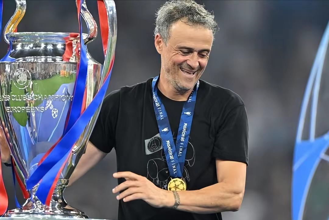 包含国际比赛日法兰克福防线松动——欧超杯节点到来，目标明确，赛季目标并未改变的词条