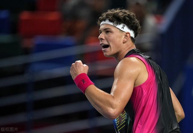  郑州九中足球队出征西班牙马德里杯 