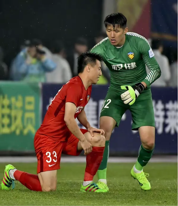  郑州九中足球队出征西班牙马德里杯 