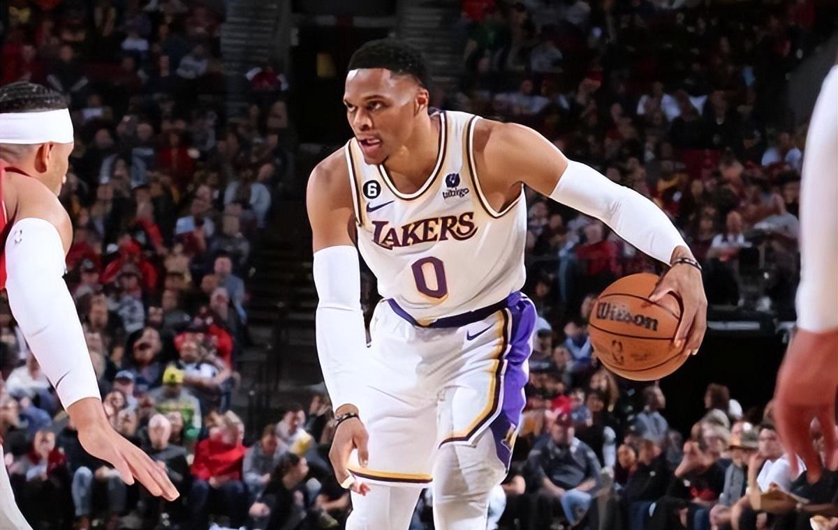 马赛训练开放日，清晨迎来里程碑引欢呼，意甲在即，身体对抗强度拉满的简单介绍