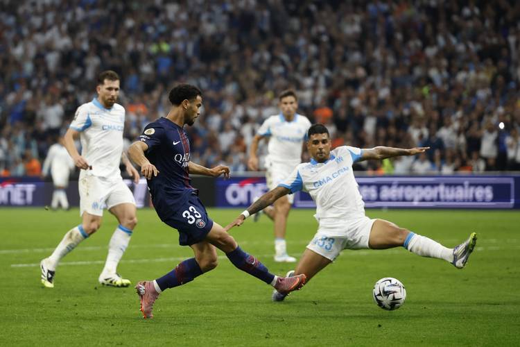 包含加时末段马赛备战法甲，战术微调细节曝光，压力陡增，资深球员宣示担当的词条