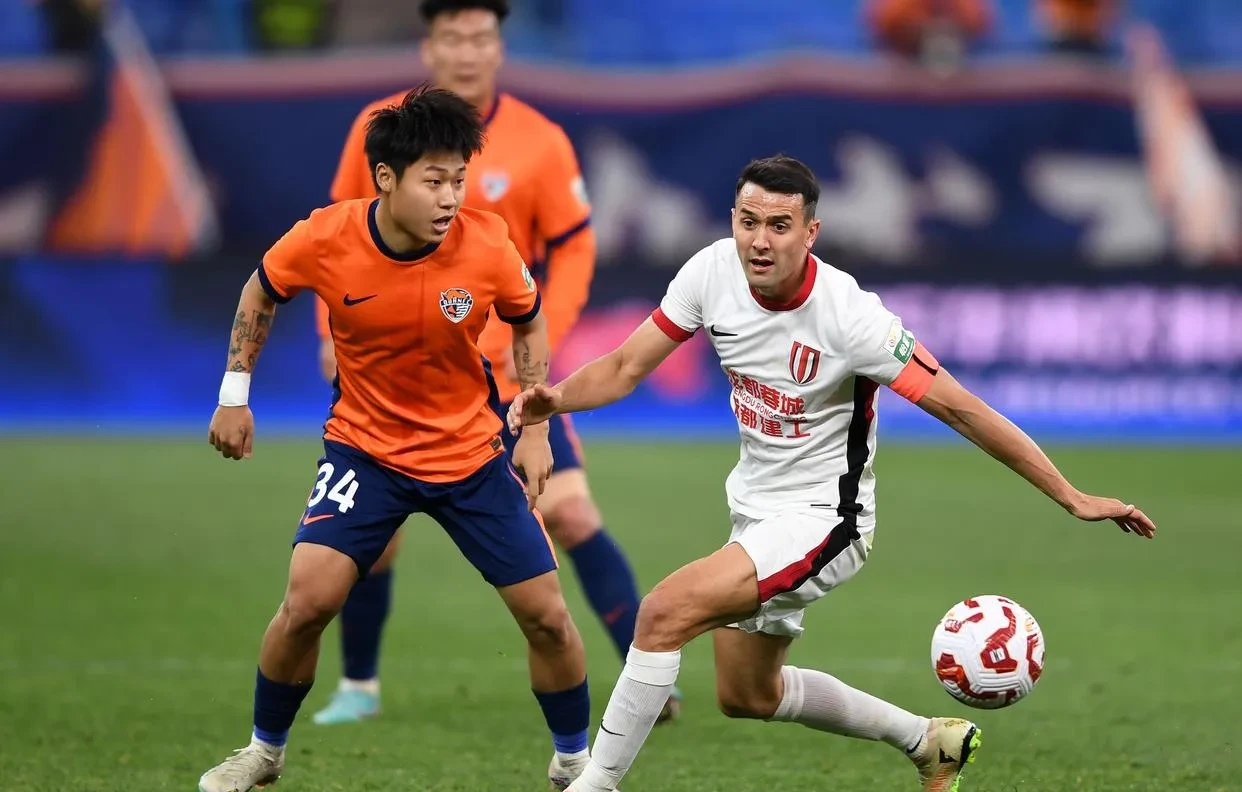 中超清晨再迎强敌，波尔图防线松动，主帅态度——目标明确，年轻球员得到机会的简单介绍